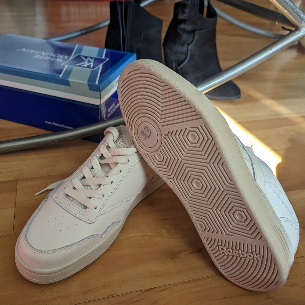 Women's Reebok's - Picture 2 of 2